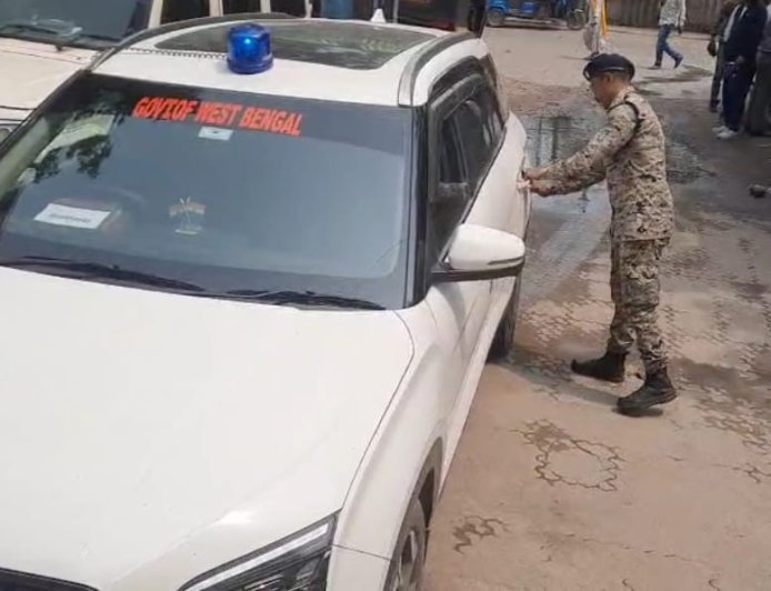 বাড়িতে বসেই নকল মদের কারবার!  আবগারি দপ্তরের হানায় কোটি টাকার সামগ্রী বাজেয়াপ্ত, গ্রেপ্তার ২