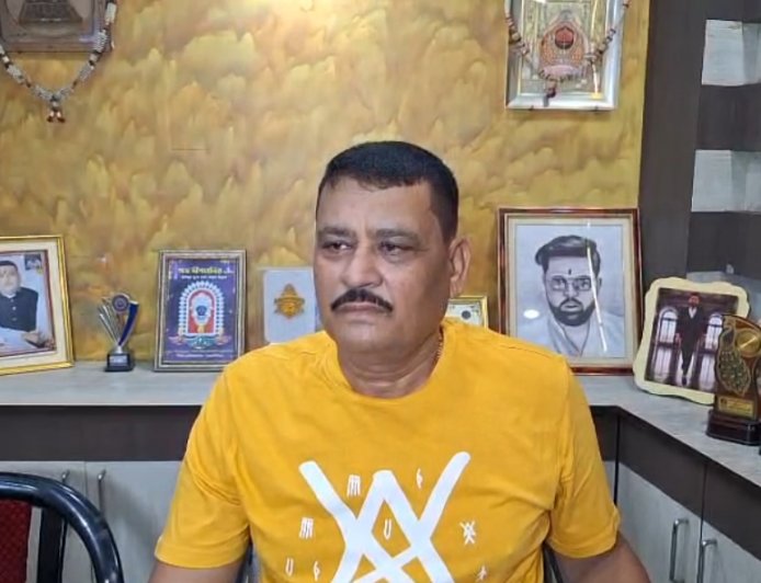 নোয়াপাড়ায় তৃণমূলে বড় ধাক্কা! দল ছাড়ার ঘোষণা সুনীল সিংয়ের, বিজেপিতে যোগের জল্পনা