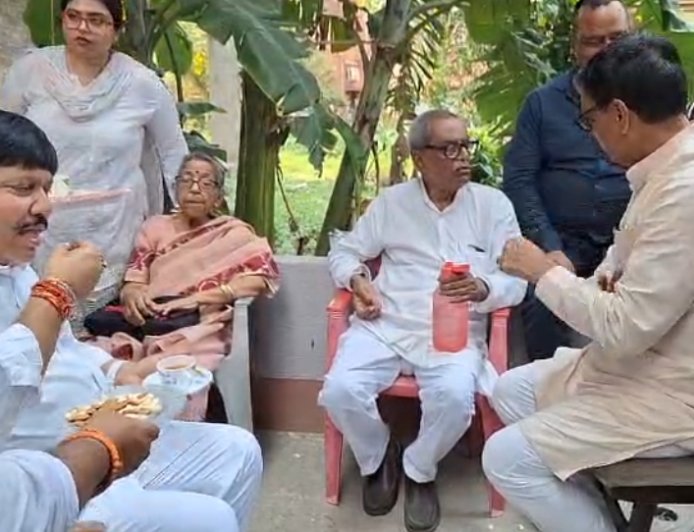 বাড়িতে অর্জুন-রাজেশের সাক্ষাৎ ঘিরে জল্পনা