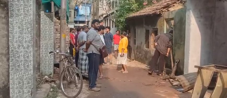 খাস কলকাতার পাইকপাড়ায় বিস্ফোরণ, উড়ল বহুতলের ছাদে টিন, আতঙ্ক এলাকায়