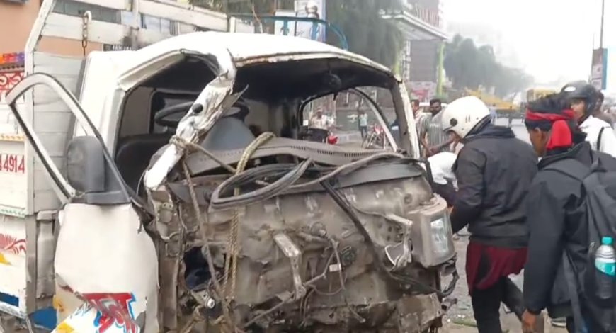 মধ্যমগ্রামে ভয়াবহ পথ দুর্ঘটনা, উল্টে গেল সবজি বোঝাই গাড়ি, আহত ড্রাইভার-খালাসি