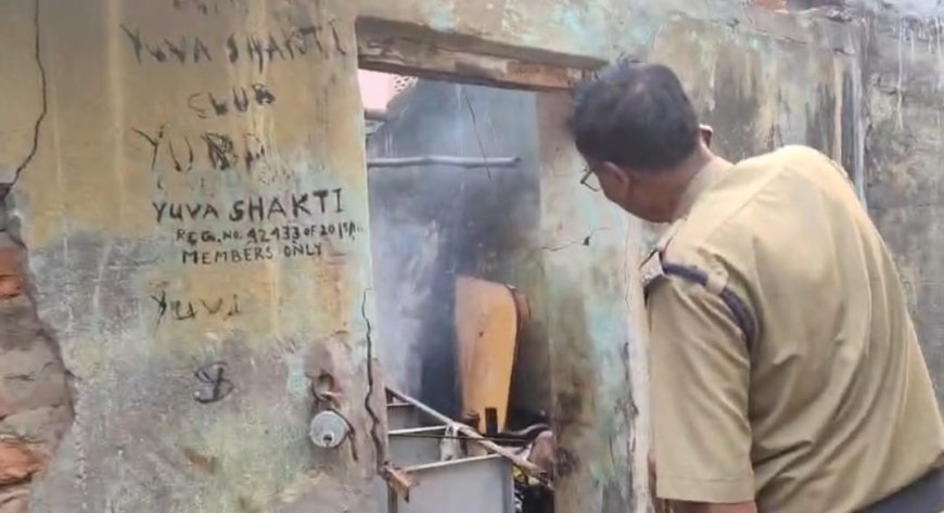 পাইকপাড়ায় বোমা বিস্ফোরণ ঘিরে চাঞ্চল্য, চিৎপুর থানার সামনে বিজেপির বিক্ষোভ