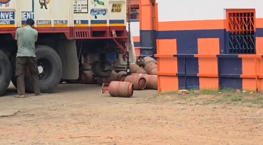 বসিরহাট মহকুমায় বাণিজ্যিক গ্যাস সংকট: অটো চলাচল থমকে, হাজার হাজার পরিবারে ভোগান্তি