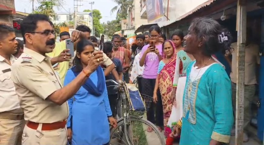 নদিয়ার নবদ্বীপে ছেলে ধরার সন্দেহে মহিলাকে আটক করে পুলিশের হাতে তুলে দিল স্থানীয়রা