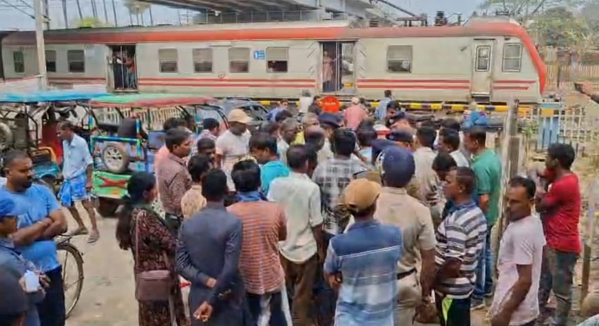 বীরভূমের সিউড়ীর হাটজনবাজারে রেল ফ্লাইওভার ব্রীজ: তৃণমূলের বিক্ষোভে পিছু হটল রেল, লেভেলক্রসিং-সহ নিচের রাস্তা আংশিক খোলা
