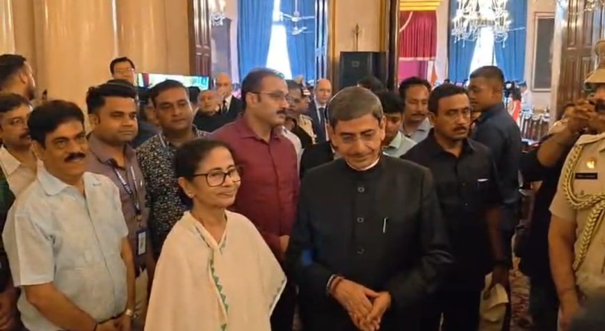 কলকাতায় রাজ্যপালের শপথগ্রহণ অনুষ্ঠানে মুখ্যমন্ত্রী সহ বিশিষ্টদের উপস্থিতি, সৌজন্য বিনিময় আর এন রবির সঙ্গে