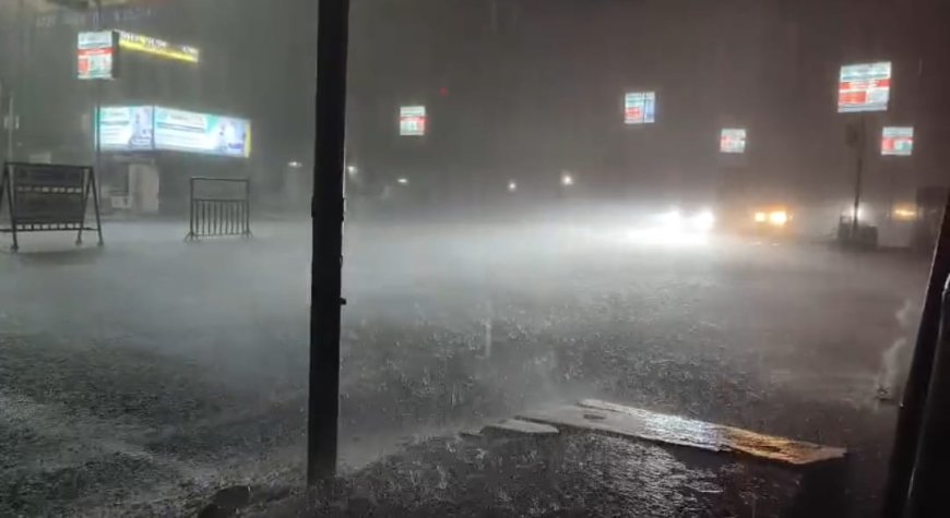 দার্জিলিংয়ের দার্জিলিং-শিলিগুড়িতে টানা বৃষ্টি, পর্যটকদের মন খারাপ