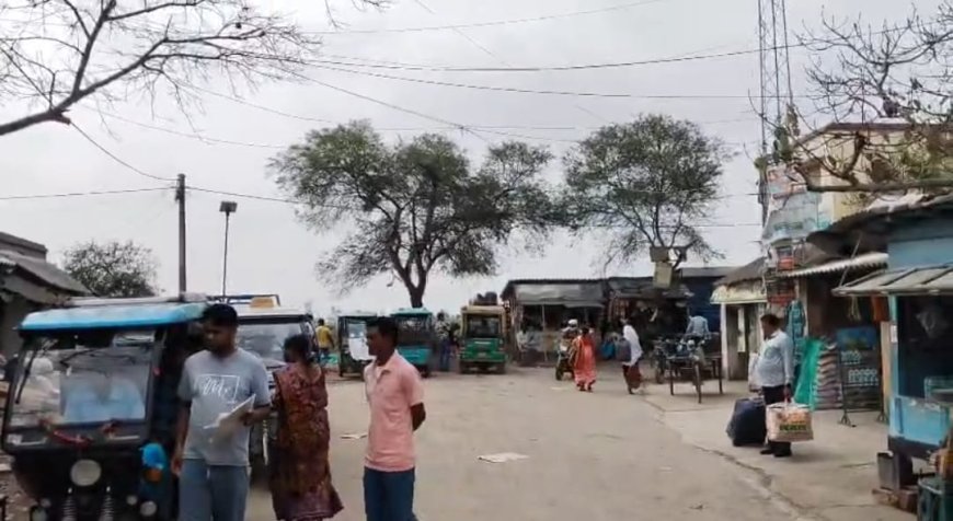 উত্তর ২৪ পরগনার বসিরহাটের লেবুখালীতে ব্রিগেড সভার জেরে বাস-নৌকার সঙ্কটে ভোগান্তি যাত্রীদের