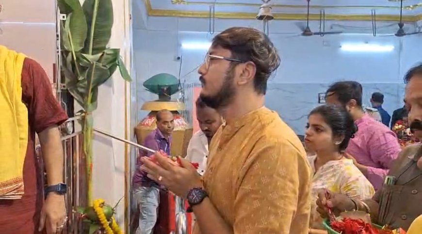 অসিত মজুমদারকে পাশে নিয়েই প্রচারে দেবাংশু, নৈহাটির বড়মা মন্দিরে পুজো দিয়ে শুরু