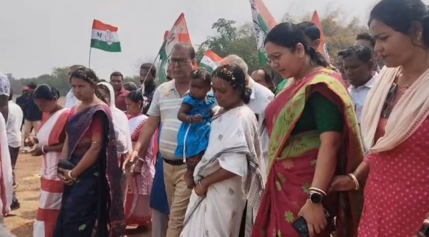 আদিবাসী প্রথায় পুজো দিয়ে প্রচারের সূচনা, শিলদায় জনসংযোগে বিরবাহা হাঁসদা