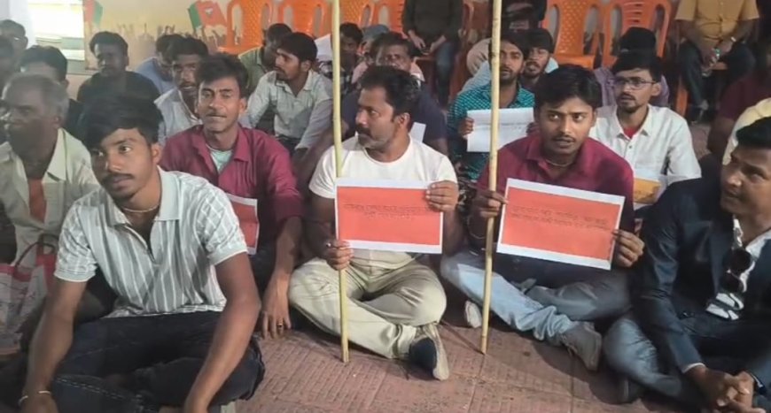 হিঙ্গলগঞ্জ প্রার্থী নিয়ে ক্ষোভ, সল্টলেক বিজেপি দফতরে কর্মী-সমর্থকদের বিক্ষোভ