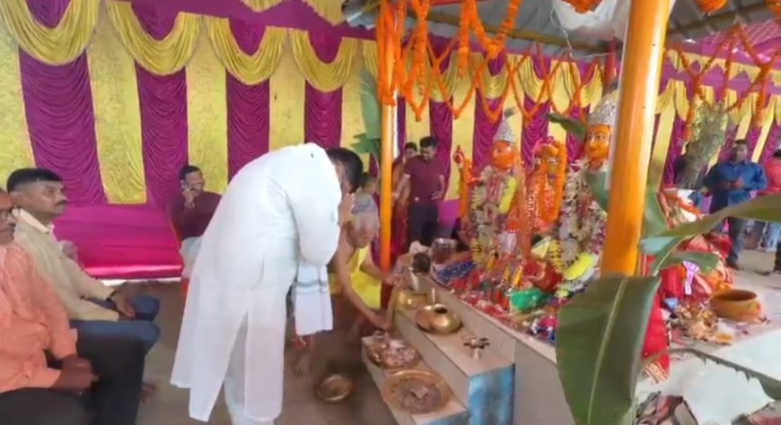 দেওয়াল লিখন থেকে হরিনাম জনসংযোগ-প্রচারে ঝড় তুলছেন অজিত মাহাতো