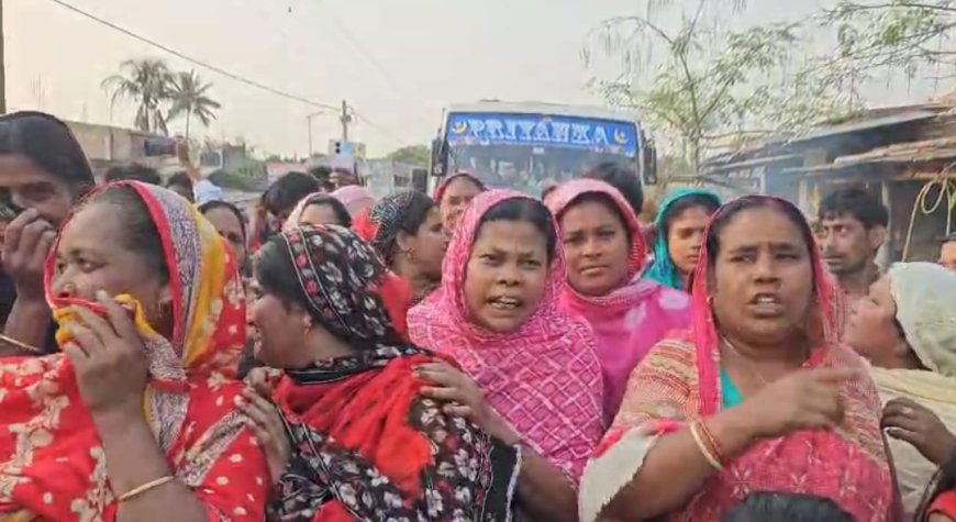 মালদায় ভোটার তালিকা নিয়ে  উত্তেজনা, অবরোধে স্তব্ধ যান চলাচল