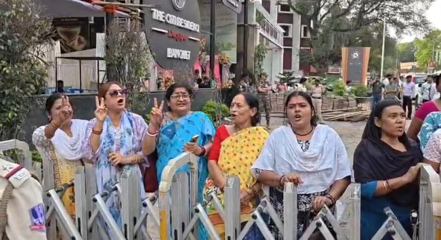 বারুইপুরে কাউন্টিং ভেনুর প্রস্তুতি খতিয়ে দেখলেন জেলাশাসক অভিষেক তিওয়ারি