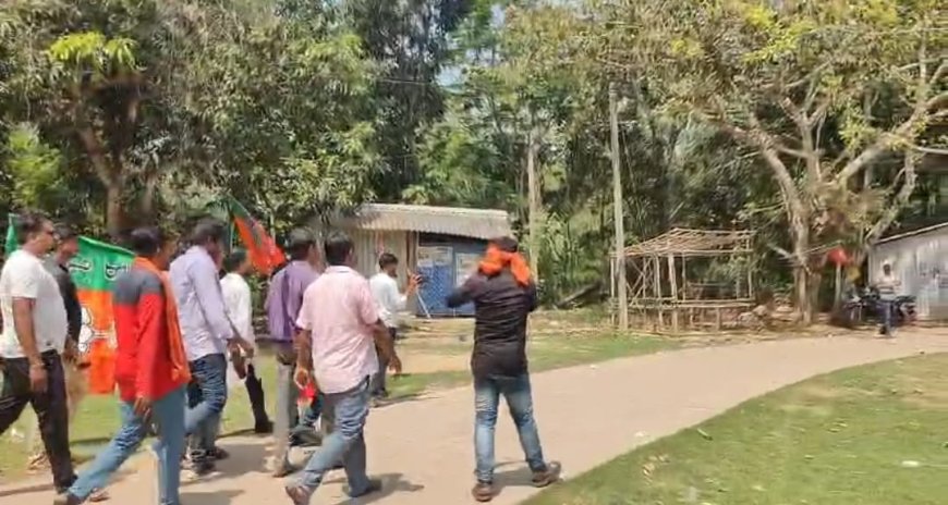 নারায়ণগড়ে প্রচারে বাধার অভিযোগ ঘিরে উত্তেজনা, পথ অবরোধে বিক্ষোভ