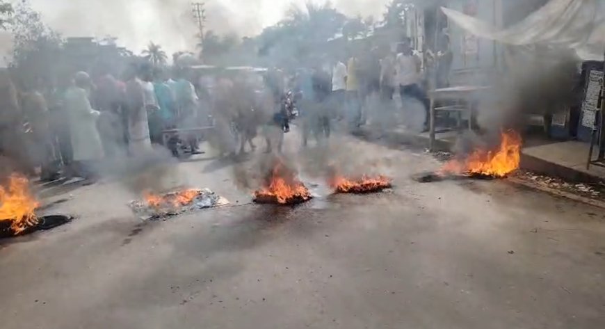 দ্বিতীয় সাপ্লিমেন্টারি তালিকায় নাম বাদে উত্তপ্ত হাসনাবাদ, রাস্তায় টায়ার জ্বালিয়ে বিক্ষোভ
