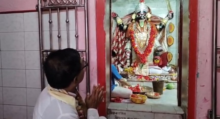 আলু-পেঁয়াজের মালা গলায় কংগ্রেস প্রার্থী, চাষিদের ন্যায্য দামের দাবিতে অভিনব প্রতিবাদ পূর্বস্থলীতে