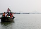 প্রচারের ফাঁকে গঙ্গাবক্ষে প্রধানমন্ত্রী, প্রিন্সেপ ও আউটরাম ঘাটে সময় কাটালেন মোদি