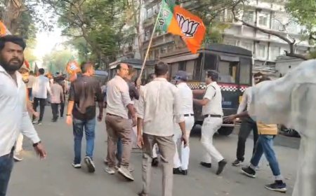 নির্বাচন কমিশনের দফতরের সামনে তুমুল উত্তেজনা, মুখোমুখি বিজেপি-তৃণমূল