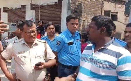 SIR তালিকায় নাম বাতিল, টায়ার জ্বালিয়ে পথ অবরোধ মানিকচকে