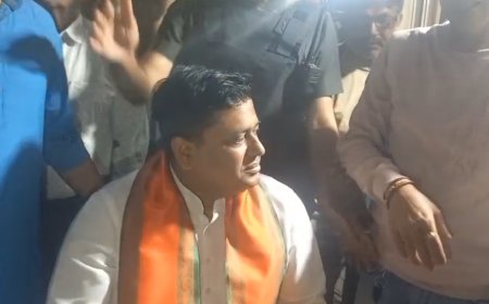 ধূপগুড়িতে চায়ের আড্ডায় সুকান্ত মজুমদার, তৃণমূল প্রার্থীকে কটাক্ষ কেন্দ্রীয় মন্ত্রীর