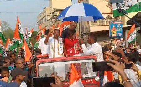 জামালপুরে তৃণমূলের শক্তি প্রদর্শন, শতাব্দী রায়ের রোড শোতে জনজোয়ার