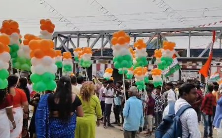 প্রতিকূল আবহাওয়ায় মাঝ আকাশ থেকে ফিরল দেবের হেলিকপ্টার, বাতিল বীরভূম সফর