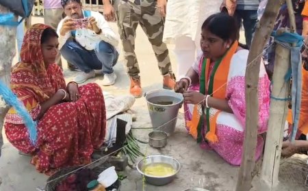 নির্বাচনী প্রচারে মানুষের দুয়ারে রেখা পাত্র, শুনলেন সুখ-দুঃখের কথা