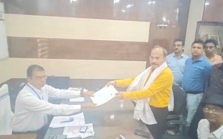 বহরমপুরে মনোনয়ন জমা অধীর চৌধুরীর, কর্মী-সমর্থকদের নিয়ে প্রচারে জোর