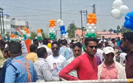 আসানসোলে মলয় ঘটকের সমর্থনে দেবের রোড শো, জনসমাগমে জমজমাট প্রচার