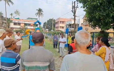 হাসির মঞ্চেই প্রচার, কল্যাণীতে লাফিং ক্লাবে তৃণমূল প্রার্থী অতীন্দ্রনাথ মণ্ডল
