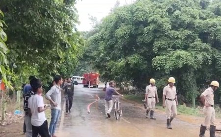 দুর্গাপুরে গ্যাস পাইপলাইন ফেটে চাঞ্চল্য, দমকলের তৎপরতায় বড়সড় বিপদ এড়ানো গেল