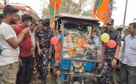 বৃষ্টিকে উপেক্ষা করে টোটো চালিয়ে ও পায়ে হেঁটে প্রচারে ঝড় তুললেন সোনামুখীর বিজেপি প্রার্থী দিবাকর ঘরামি