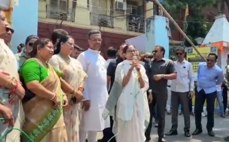 ভবানীপুরে মনোনয়ন জমা দিয়ে আত্মবিশ্বাসী মমতা, ভোটার তালিকা নিয়েও উদ্বেগ প্রকাশ