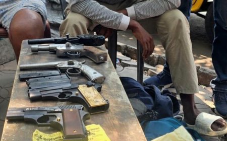 ভোটের মুখে কলকাতায় অস্ত্রভাণ্ডার উদ্ধার, স্ট্র্যান্ড রোড থেকে গ্রেফতার ১