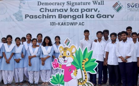 কাকদ্বীপে ভোটার সচেতনতায় 'গণতন্ত্রের স্বাক্ষর প্রাচীর' উদ্যোগ