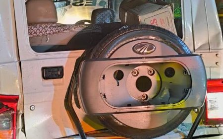 অল্পের জন্য রক্ষা অধীর চৌধুরীর, প্রচার শেষে ফেরার পথে কনভয়ে দুর্ঘটনা