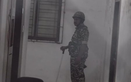 ভোটের মুখে রেশন দুর্নীতি মামলায় ইডির ঝটিকা অভিযান, একযোগে ১২ জায়গায় তল্লাশি