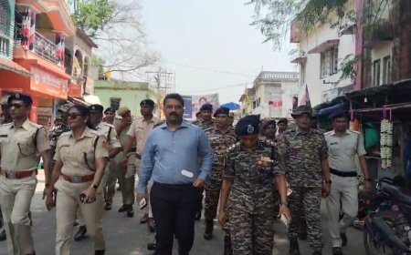 কেন্দ্রীয় বাহিনীকে নিয়ে কেশপুরে রুটমার্চ, ভোটে শান্তির বার্তা জেলা প্রশাসনের