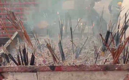 নববর্ষের সূচনায় মন্দিরে ভক্তদের ঢল, শিলিগুড়িতে উৎসবের আবহ