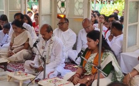 পয়লা বৈশাখে শান্তিনিকেতনে বর্ষবরণ, উপাসনা গৃহে রবীন্দ্রসংগীতে মুগ্ধ দর্শনার্থীরা