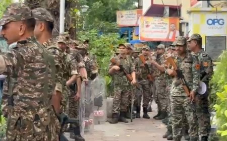 ভবানীপুরে কেন্দ্রীয় বাহিনীর রুট মার্চ, শান্তিপূর্ণ ভোটের বার্তা ডিইও-র