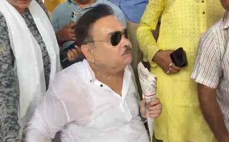 ঝাল মুড়ির ডালা গলায়, লোকাল ট্রেনে অভিনব প্রচারে মদন মিত্র