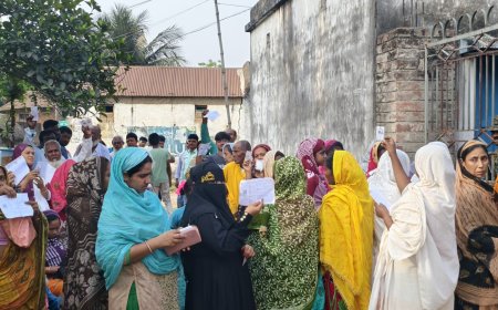 ইভিএম বিকল, বড়ঞার বদুয়া বুথে ভোটগ্রহণ শুরুতে বিলম্ব - দীর্ঘক্ষণ  লাইনে ভোটাররা