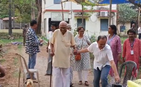 সুপ্রিম কোর্টের নির্দেশও মানা হল না! ভোট দিতে গিয়ে হয়রানি, পরে কমিশনের হস্তক্ষেপে ভোটাধিকার ফিরে পেলেন নন্দলাল বসুর নাতি