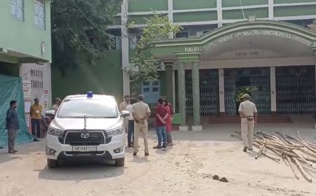 স্ট্রংরুম পরিদর্শনে জেলাশাসক, নিরাপত্তা নিয়ে মতভেদ বিজেপি-তৃণমূলের