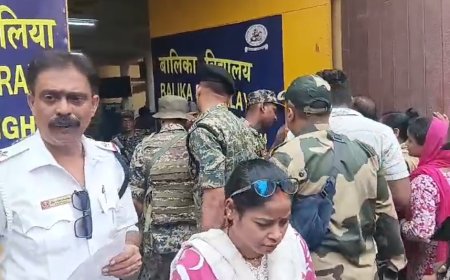 ইভিএম খারাপ ঘিরে উত্তেজনা, বালিতে লাঠিচার্জ-জখম ভোটার, আটক ২