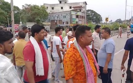 ভোট দিতে গিয়ে 'ভোট হয়ে গেছে'! ক্ষুব্ধ গাড়িচালকদের জাতীয় সড়ক অবরোধ, আত্মঘাতীর হুমকি