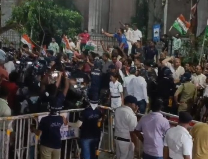 অভিষেক বন্দ্যোপাধ্যায়ের বিস্ফোরক অভিযোগ, সিইও দফতর ঘিরে চাঞ্চল্য