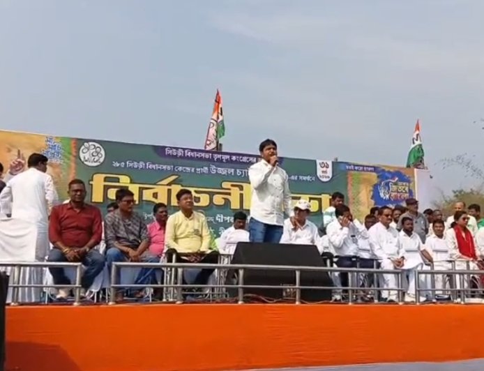 বীরভূমের গোয়ালিয়ারা ফুটবল ময়দানে তৃণমূলের বিশাল জনসভা, দেব না আসায় ক্ষোভ